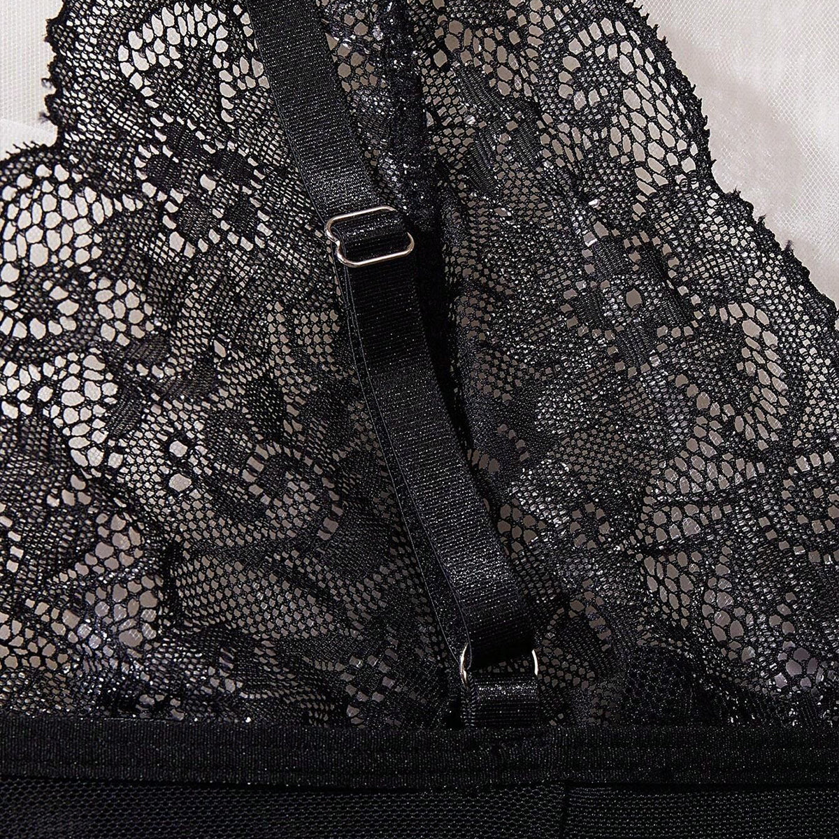 Nightgown with white details and string